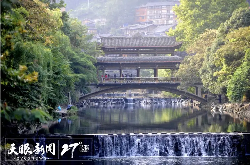 探索贵州西江千户苗寨：苗族文化与自然美景