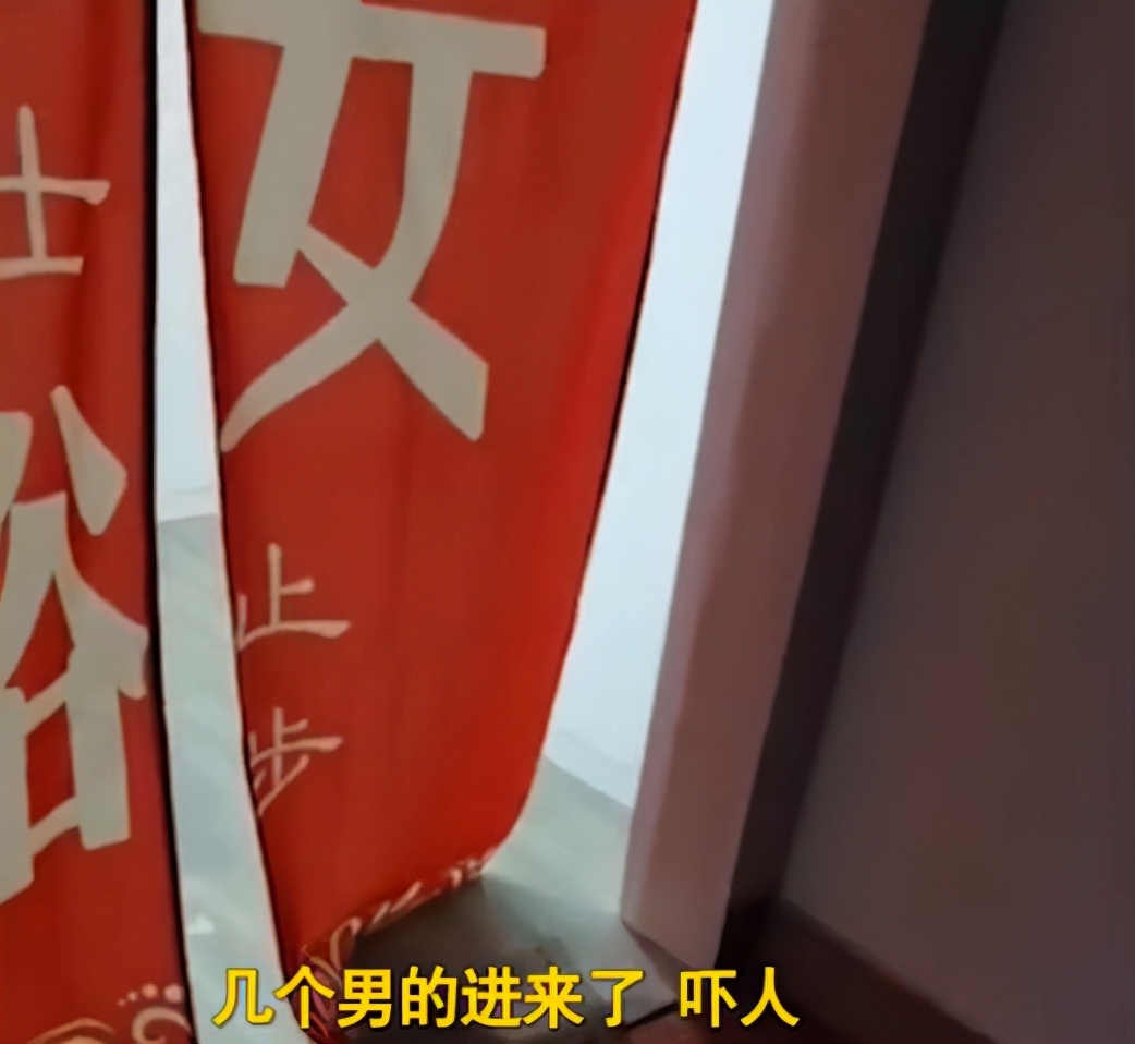 健身房换衣服有柜子吗_健身房换衣服吗_健身房换衣服