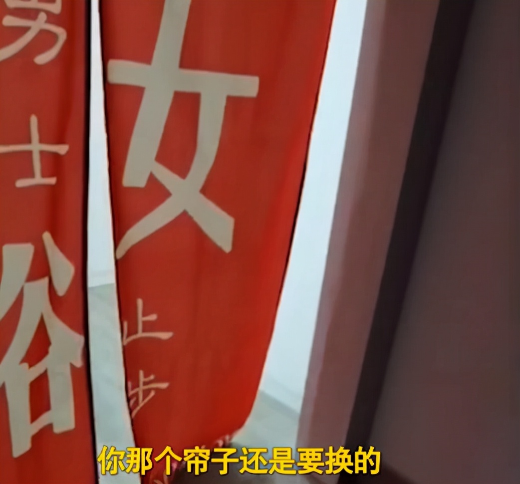 健身房换衣服吗_健身房换衣服有柜子吗_健身房换衣服