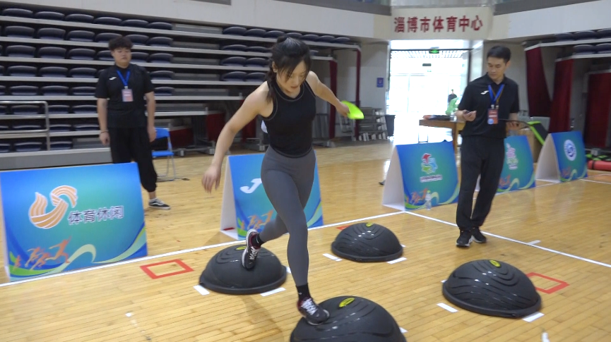 游泳运动员张哲_游泳女冠军张_张哲游泳冠军