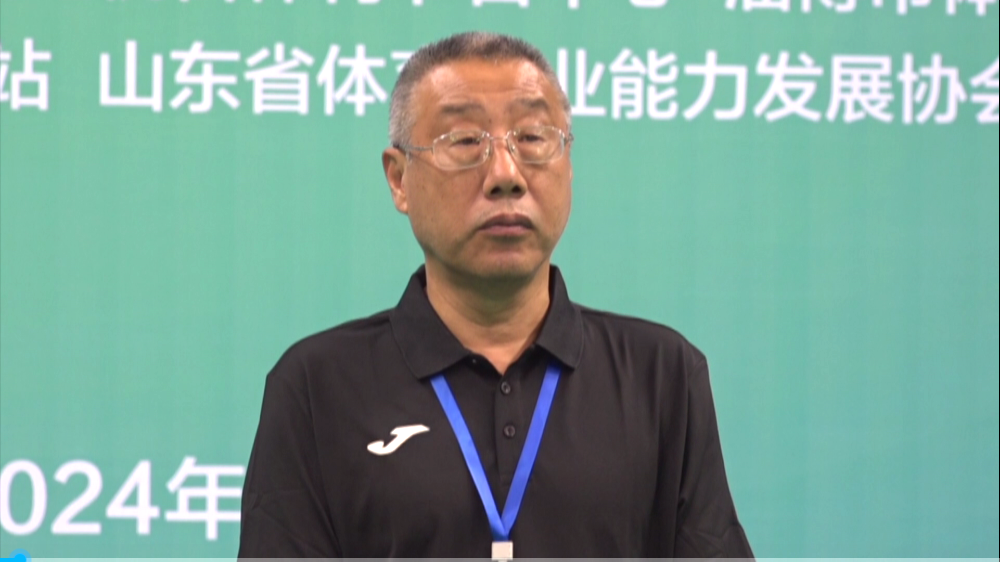 张哲游泳冠军_游泳女冠军张_游泳运动员张哲