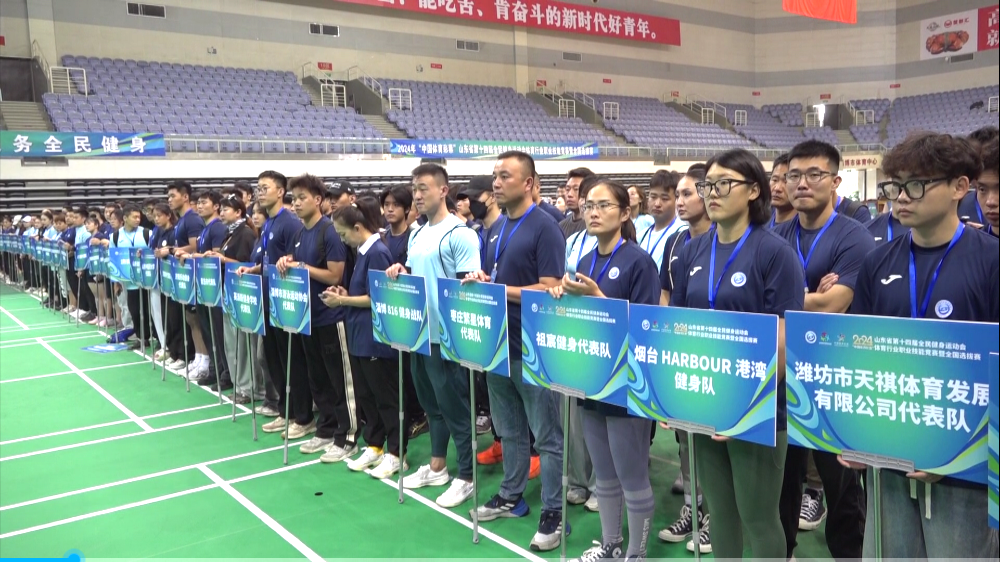张哲游泳冠军_游泳女冠军张_游泳运动员张哲