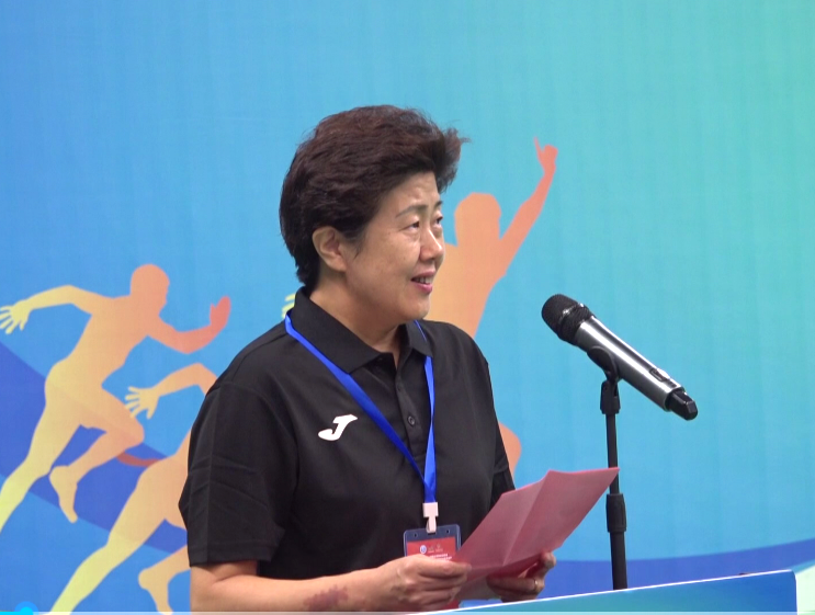 张哲游泳冠军_游泳女冠军张_游泳运动员张哲