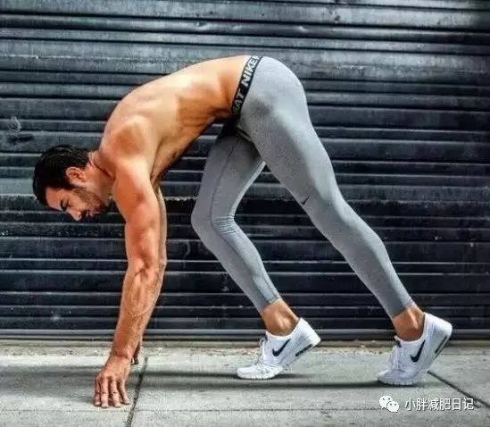 健身房运动上衣_健身房衣服搭配_上衣房健身运动图片