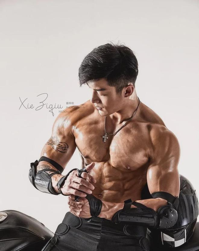 举重教练组_举重冠军和健身房教练_房栋教练