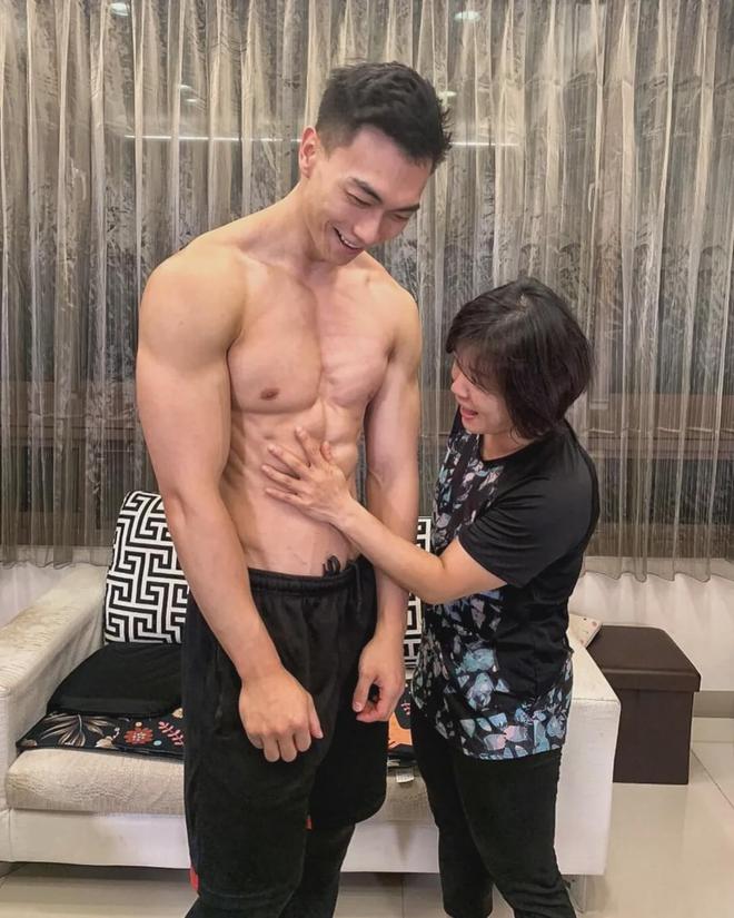 房栋教练_举重冠军和健身房教练_举重教练组