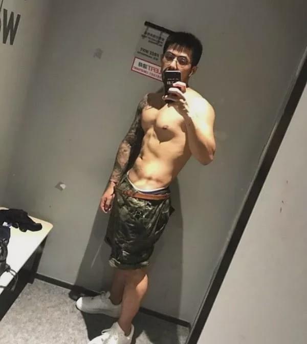 房栋教练_举重教练组_举重冠军和健身房教练