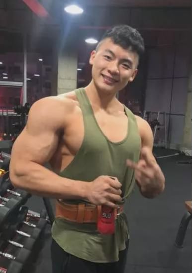 举重教练组_举重冠军和健身房教练_房栋教练
