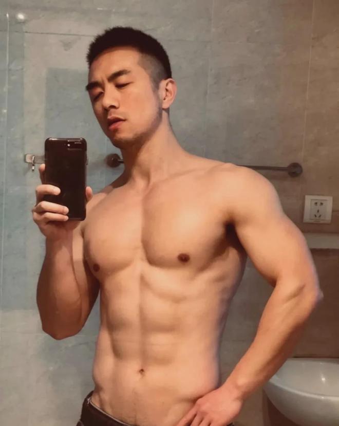 举重冠军和健身房教练_举重教练组_房栋教练