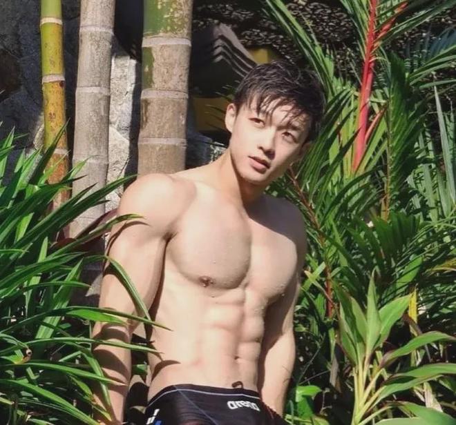 举重教练组_举重冠军和健身房教练_房栋教练
