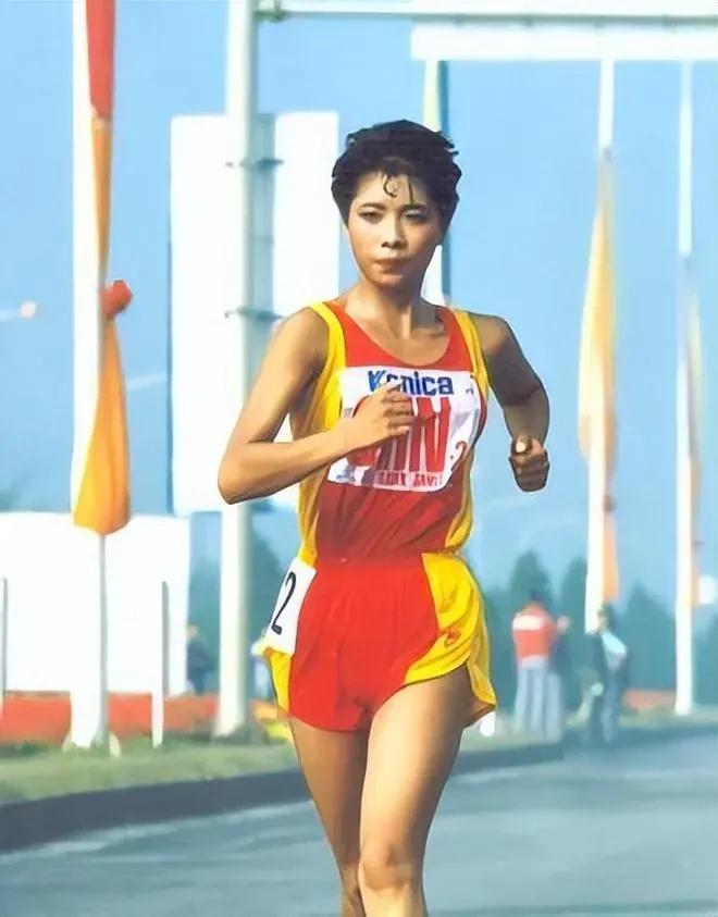 陈跃玲：中国田径首位奥运金牌得主的传奇竞