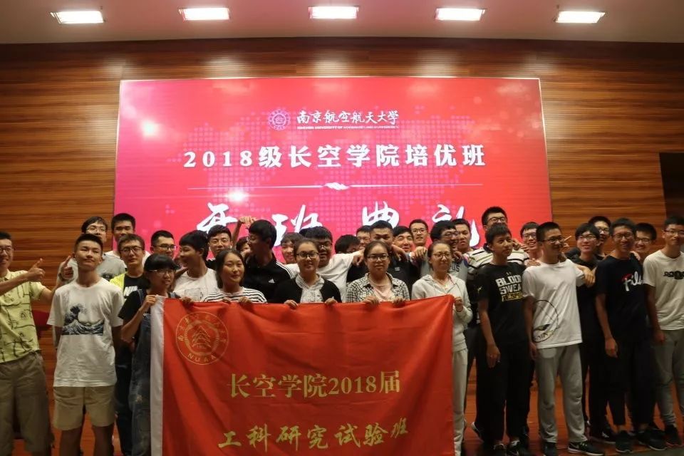 篮球比赛冠军通讯稿标题_篮球赛夺冠通讯稿范文_篮球比赛的通讯稿的大标题