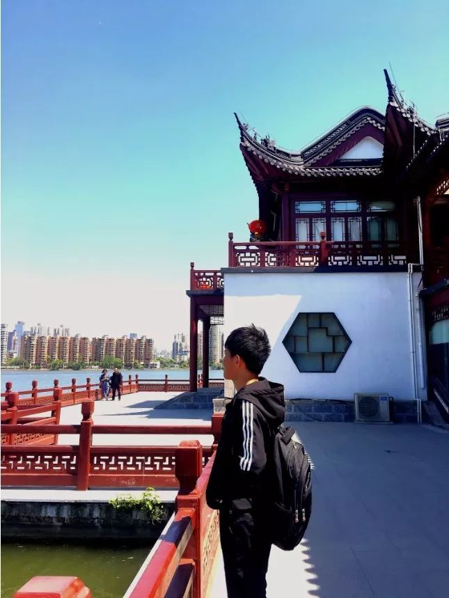 篮球比赛的通讯稿的大标题_篮球比赛冠军通讯稿标题_篮球赛夺冠通讯稿范文