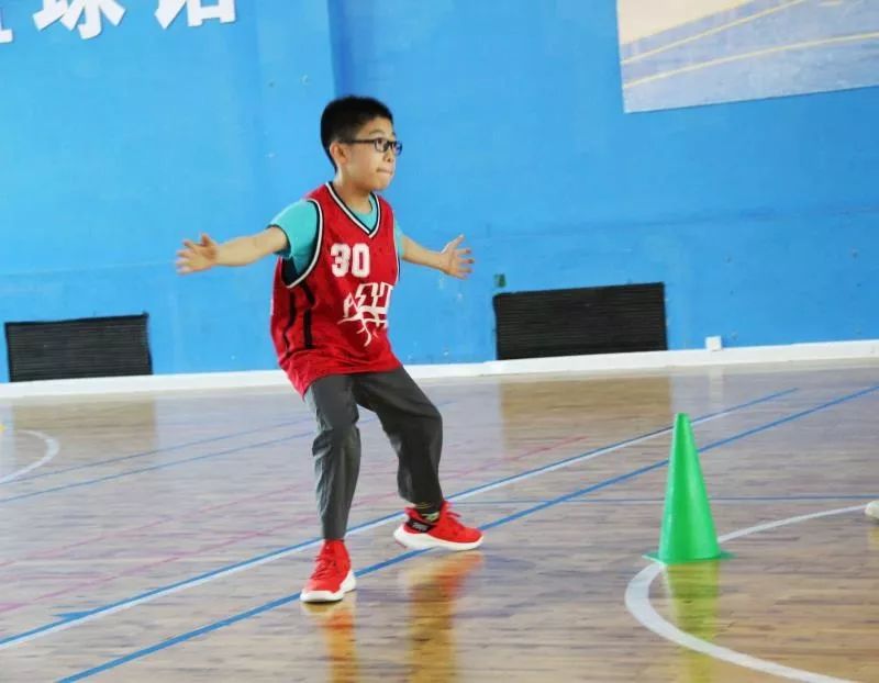 幼儿园篮球规则游戏教案_幼崽篮球比赛规则_幼儿篮球规则