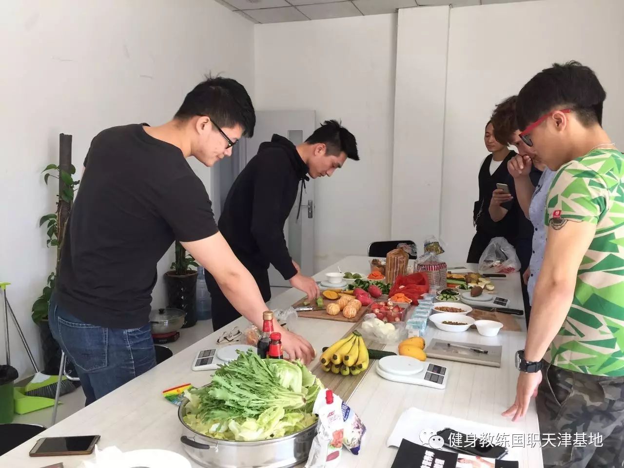 营养师健身课堂_营养健身课堂师傅好做吗_营养讲师讲课视频