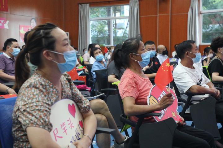 东京奥运会女子撑竿跳决赛：浙江嘉兴姑娘徐