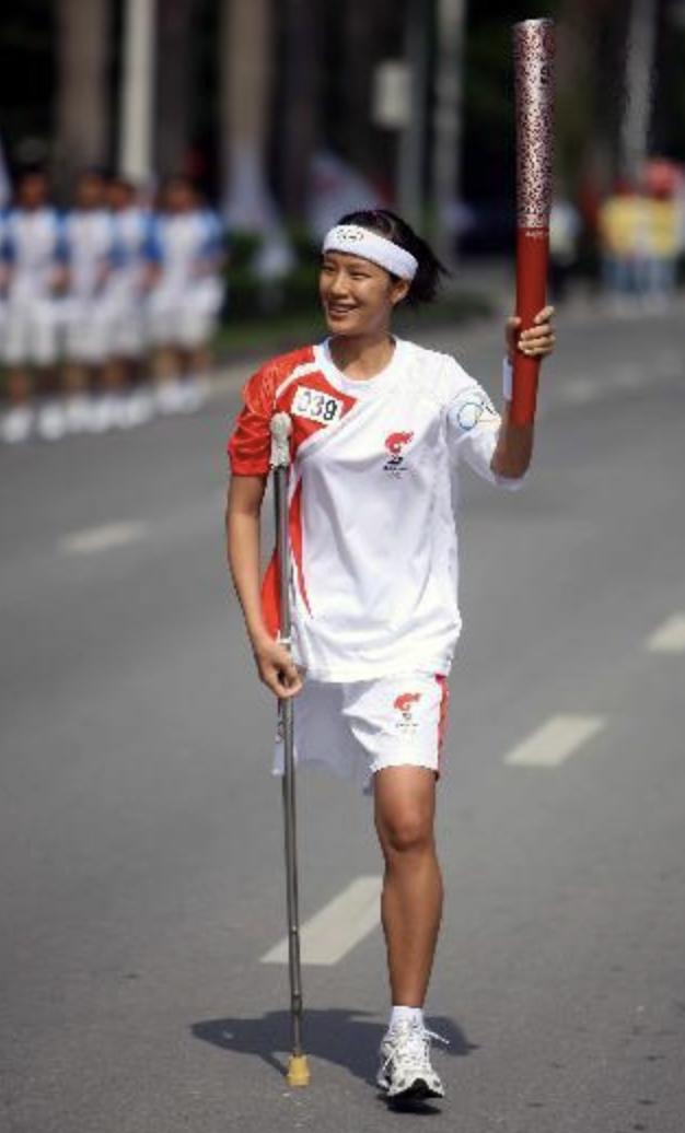 从拖油瓶到残奥会选手：一位残疾女孩的励志