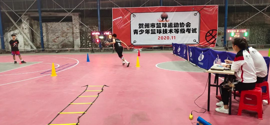 篮球八字绕球动作要领_绕八字篮球战术_篮球八字绕球技巧