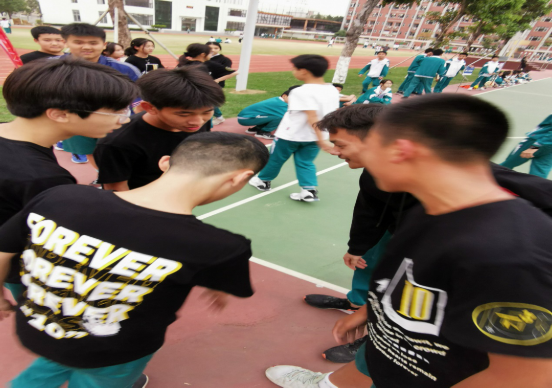 篮球规则飞身救球教学视频_篮球规则飞身救球视频_飞身救球的篮球规则