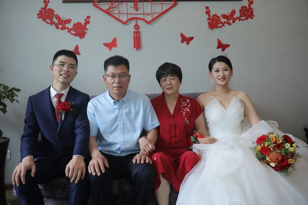 美团婚纱可靠么_婚纱照美团好还是直接去优惠多_美团婚纱照准备东西多少钱