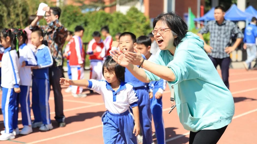 小学生的篮球比赛_南山区小学篮球赛比赛规则_上万小学篮球比赛