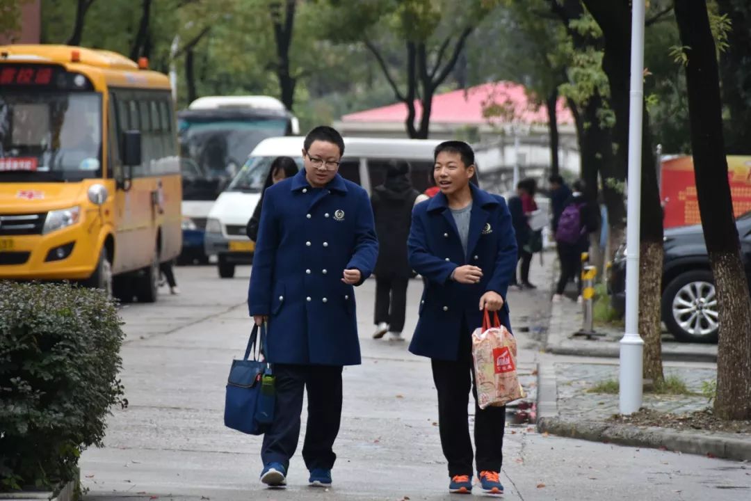 民立中学操场_英民中学学生体操_民族中学体操视频