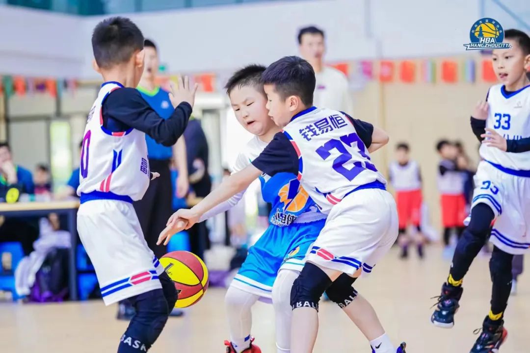 小学篮球比赛的规则_小学篮球规则教学视频_小学篮球竞赛规程