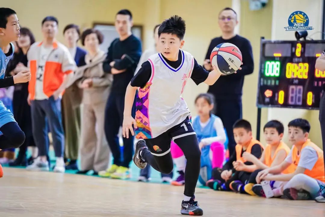 小学篮球规则教学视频_小学篮球竞赛规程_小学篮球比赛的规则