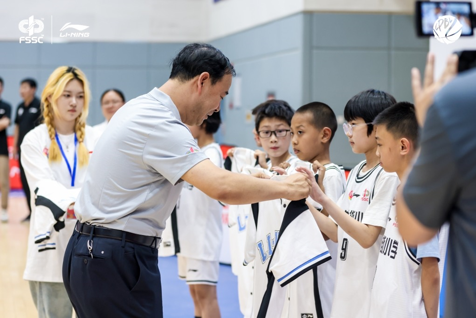 小学篮球比赛的规则_小学篮球规则教学视频_小学篮球竞赛规程