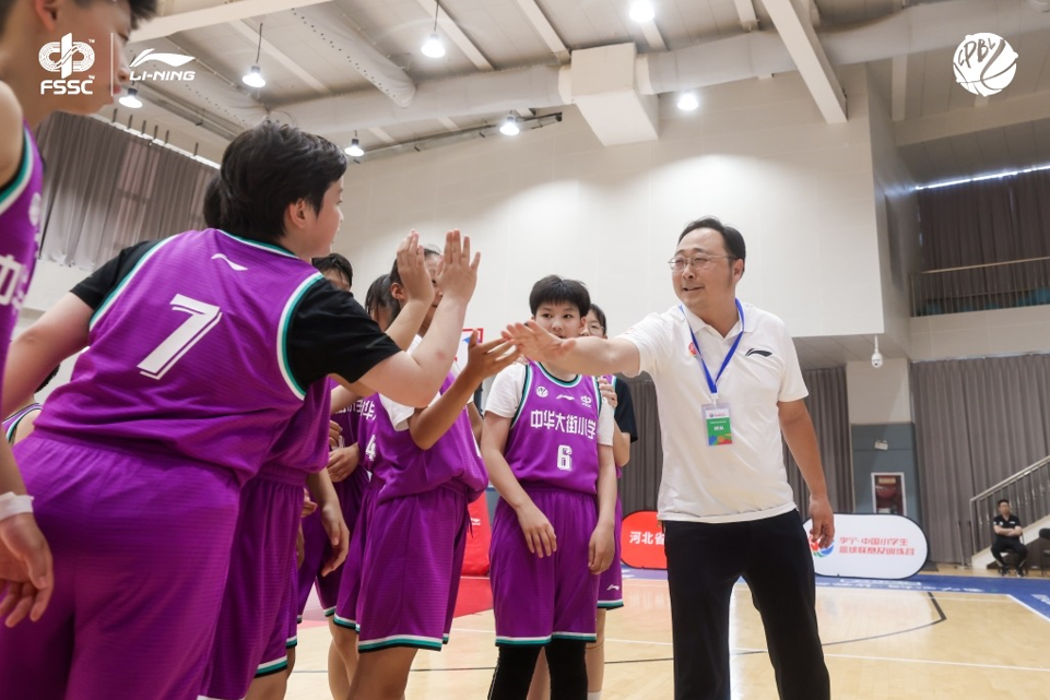 小学篮球规则教学视频_小学篮球竞赛规程_小学篮球比赛的规则