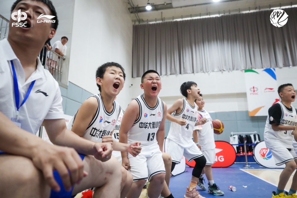 小学篮球规则教学视频_小学篮球比赛的规则_小学篮球竞赛规程