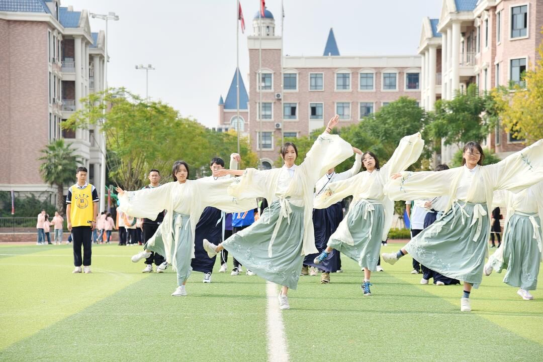 高中有舞蹈_高中舞蹈生什么时候集训_高中舞蹈生运动会时间