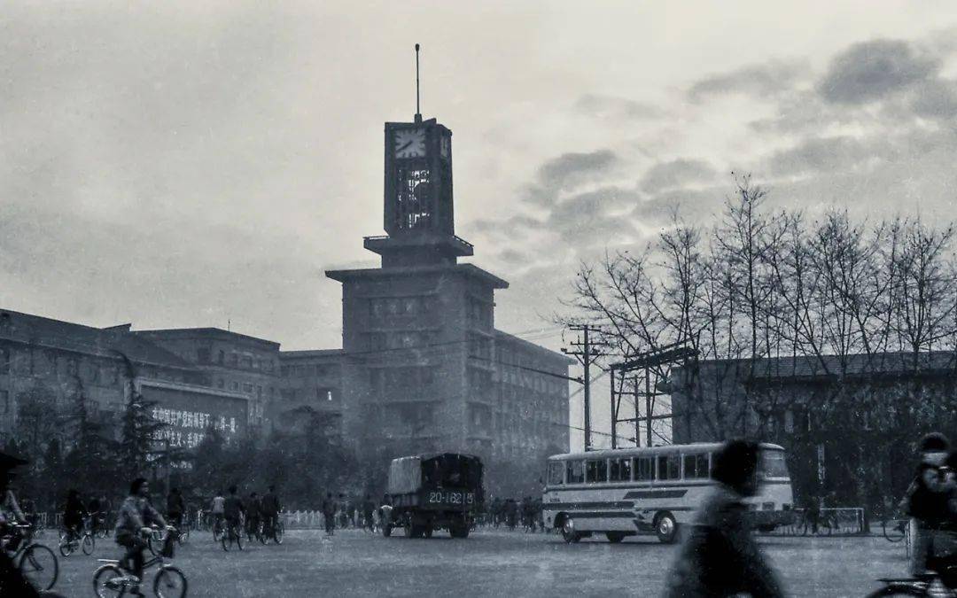 老板年代方式生活怎么形容_老板时代和老板区别_90年代的老板的生活方式