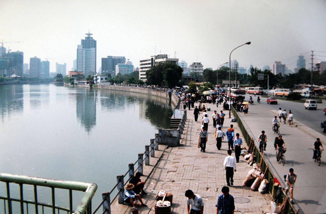 老板时代和老板区别_90年代的老板的生活方式_老板年代方式生活怎么形容