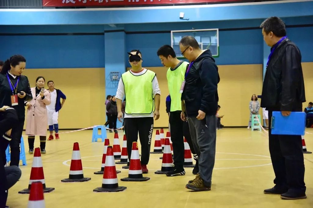 仙人指路篮球技巧_仙人篮球技巧指路视频_篮球仙人指路教学视频