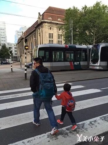 孙女跟奶奶拍艺术婚纱照_奶奶的婚纱照_奶奶拍婚纱照的说说