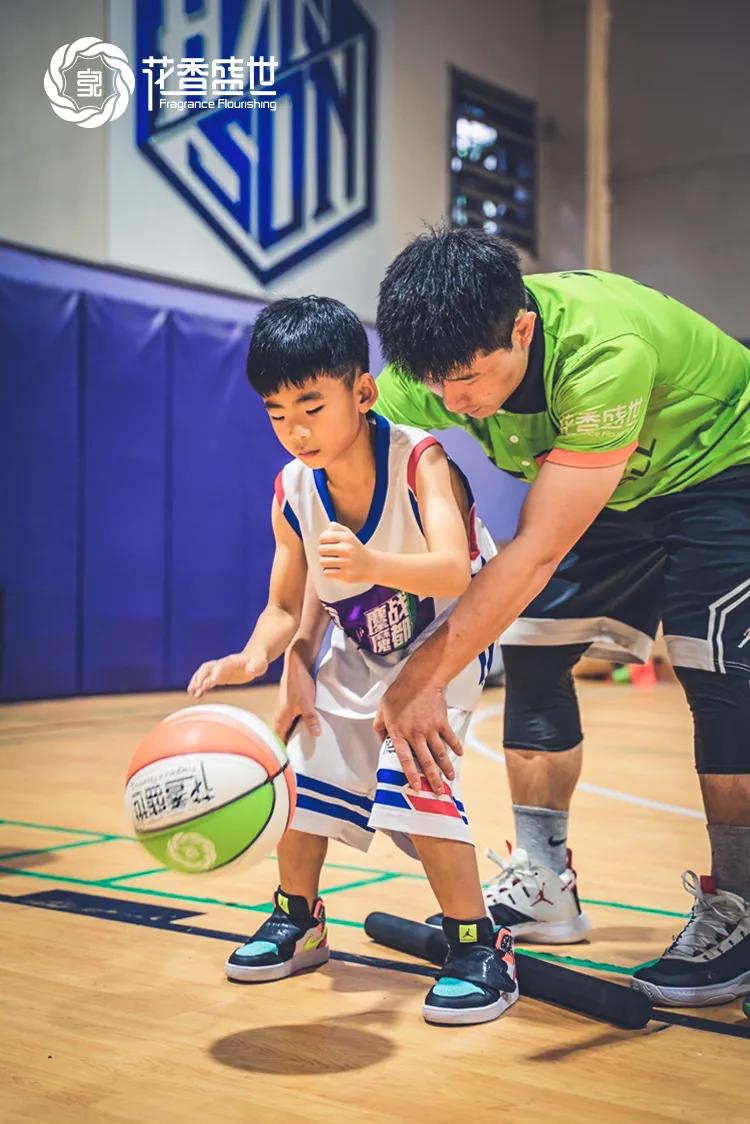 篮球防守规则犯规_篮球比赛规则防守_篮球场防守人规则