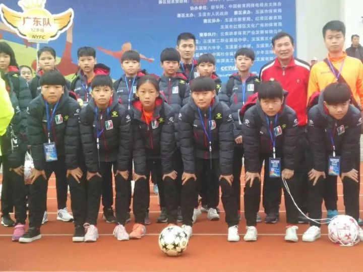 少年足球锦标赛_五华少年足球冠军_五华足球少年全国冠军