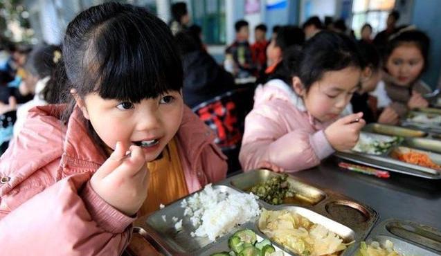 营养餐学校食堂工作人员伙食费_营养餐学校发放流程_学校营养餐营养了谁