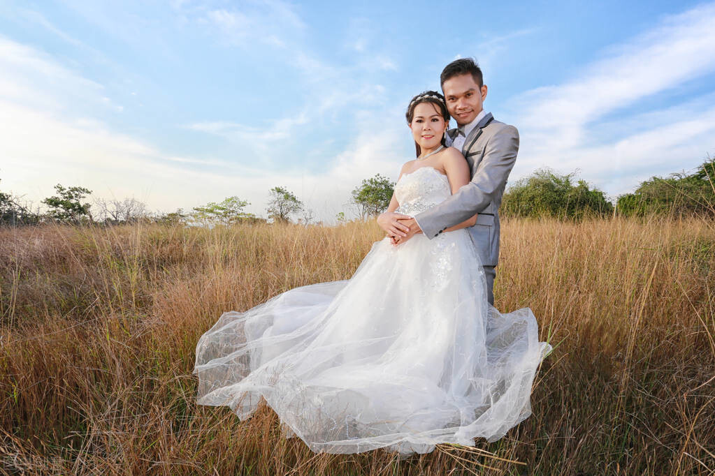 婚纱多长套景照拍内衣好看_婚纱照一套拍多久_拍婚纱照四套内景需要多长时间