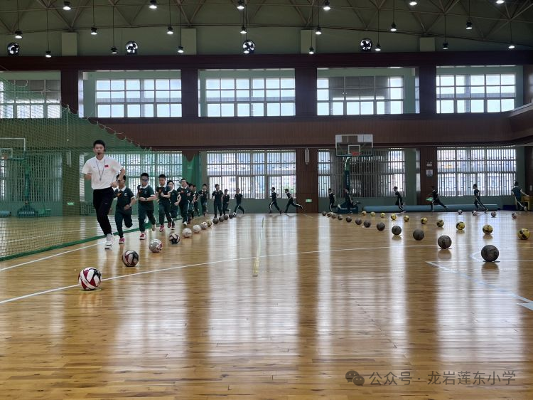 视频跳高技巧助跑学生怎么做_学生助跑跳高技巧视频_跳高的视频技巧教程