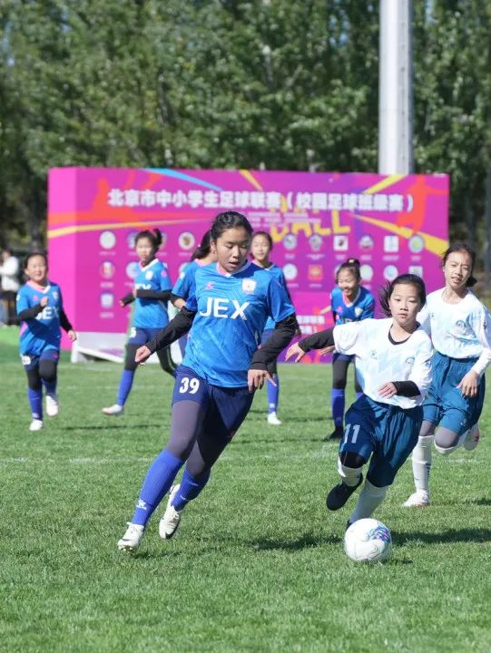 足球规则绘画_足球规则小学生图片_足球规则图片小学生简单