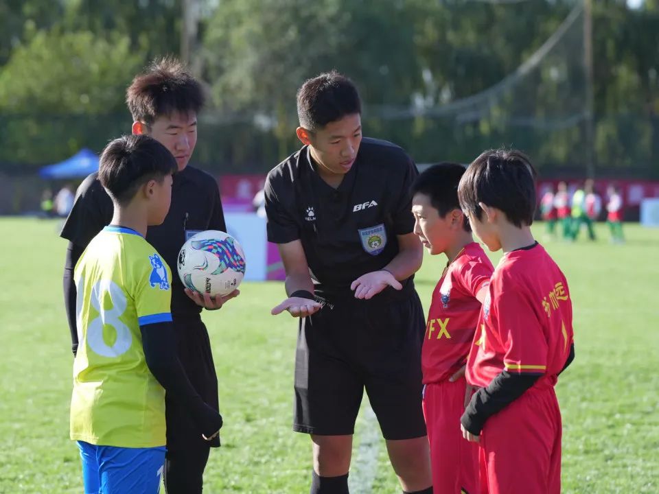 足球规则小学生图片_足球规则绘画_足球规则图片小学生简单