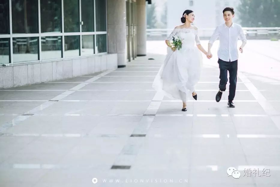 内景中式婚纱照拍照场景_中式婚纱照拍摄_中式婚纱拍照姿势