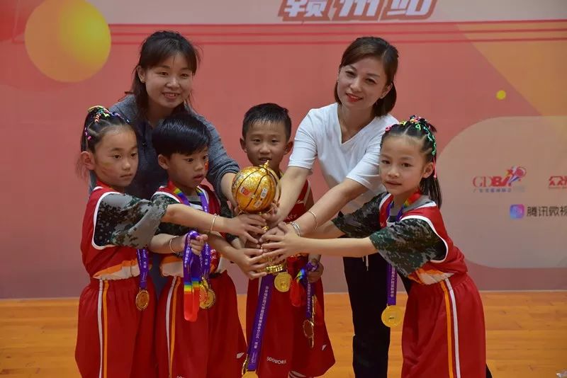 幼儿花样篮球操冠军_花样篮球幼儿园舞蹈_花样篮球幼儿舞蹈视频