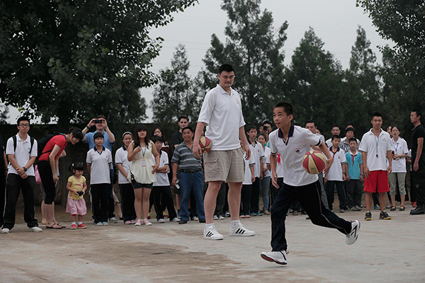 小孩子篮球游戏大全_小孩的篮球规则_篮球小孩教学视频