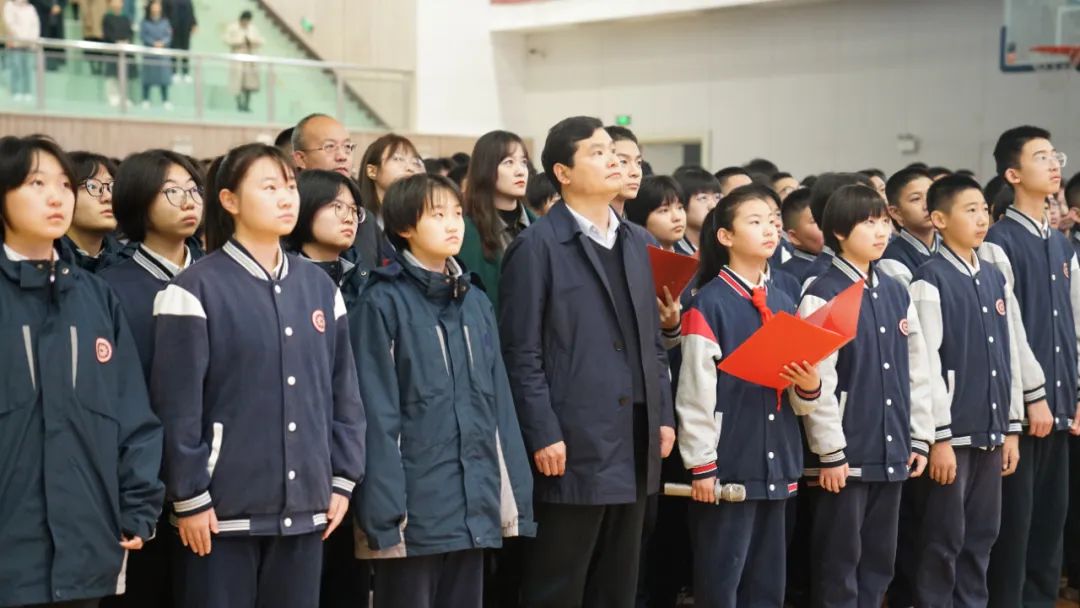 中学跳高比赛_高中校园跳高比赛规则有哪些_高中生跳高比赛