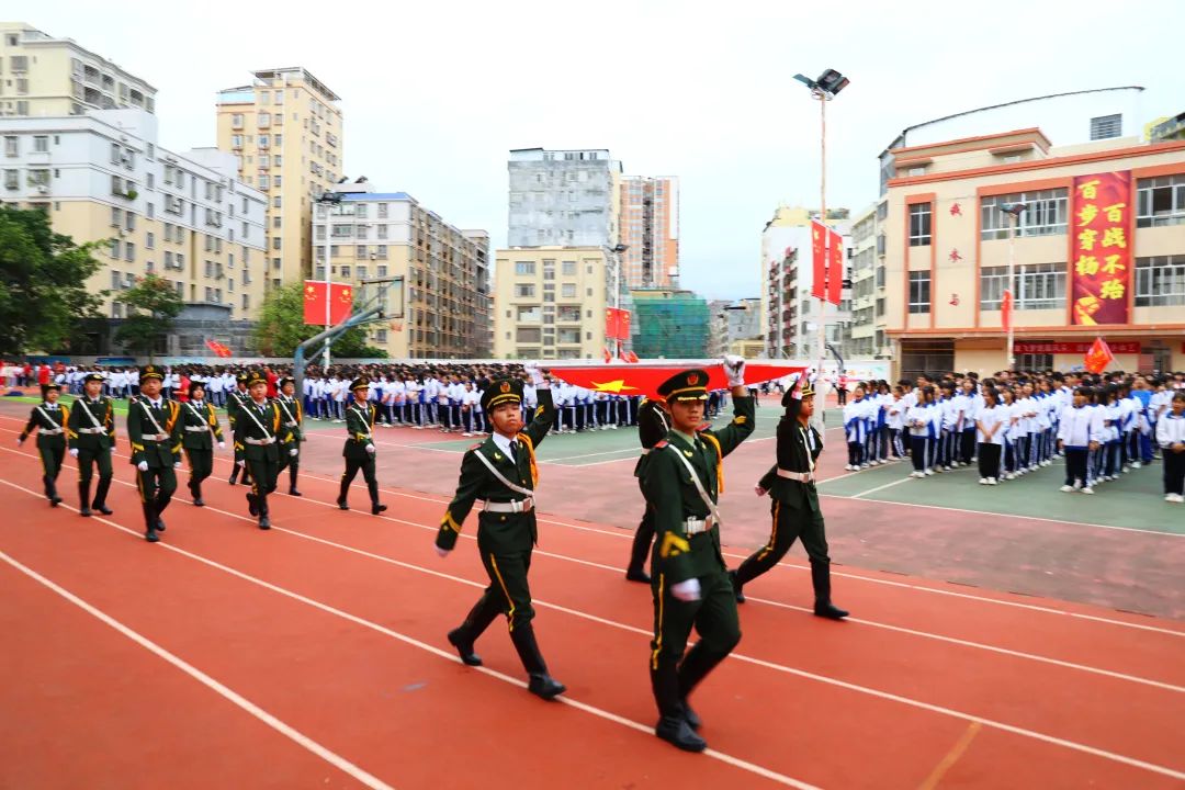 高中生跳高比赛_高中校园跳高比赛规则有哪些_中学跳高比赛