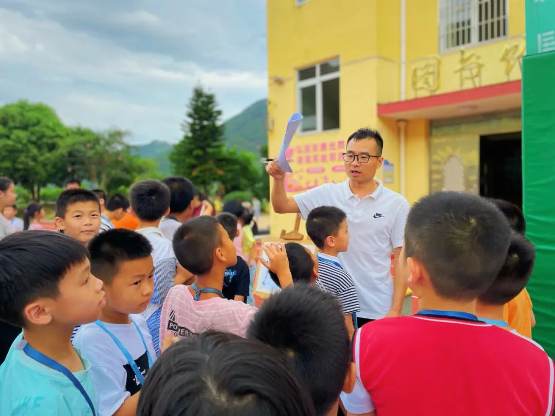 小学篮球教程_团战篮球技巧教学小学生_小学篮球队战术