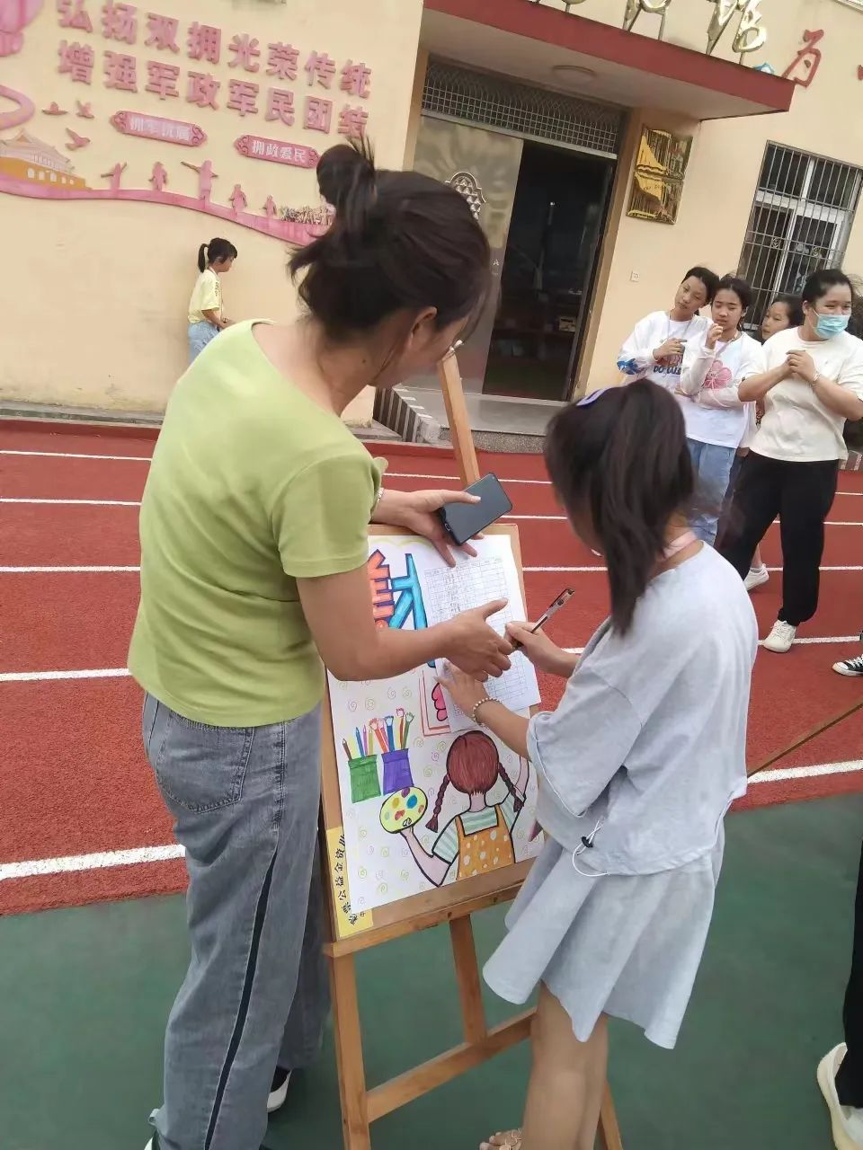 团战篮球技巧教学小学生_小学篮球教程_小学篮球队战术